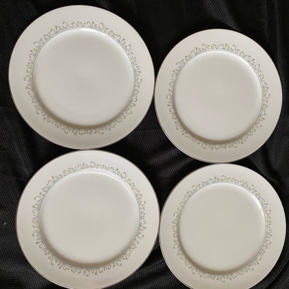 Dining Retired 1 Set Of 4 Mikasa Plates Poshmark